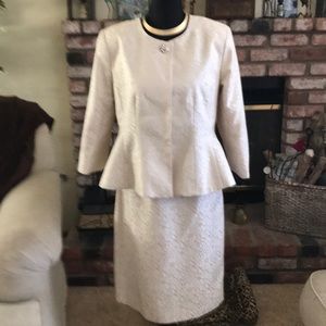 D. Vine Women’s 2-Pc Suit Cream/Gold Flower Print